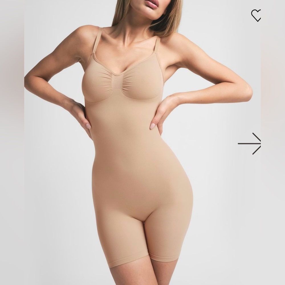 NWOT Skims mid thigh shapewear